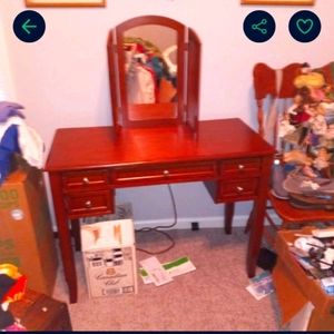 Trifold mirror vanity